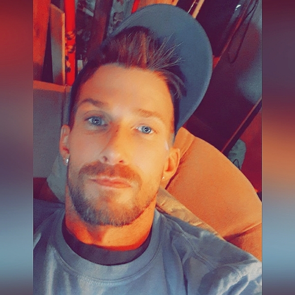 Meet your Posher, Edward - Picture 3 of 3